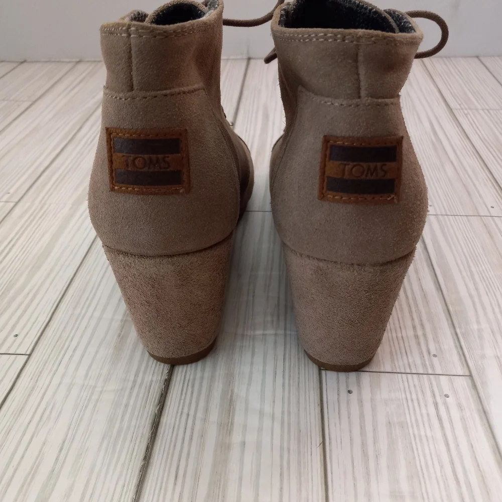 Toms Suede Leather Taupe Booties